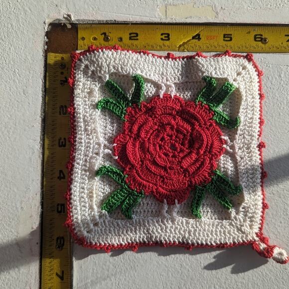 Vintage Christmas Hot Pad Square Set Approx 6" Red Rose Crochet - Picture 4 of 4